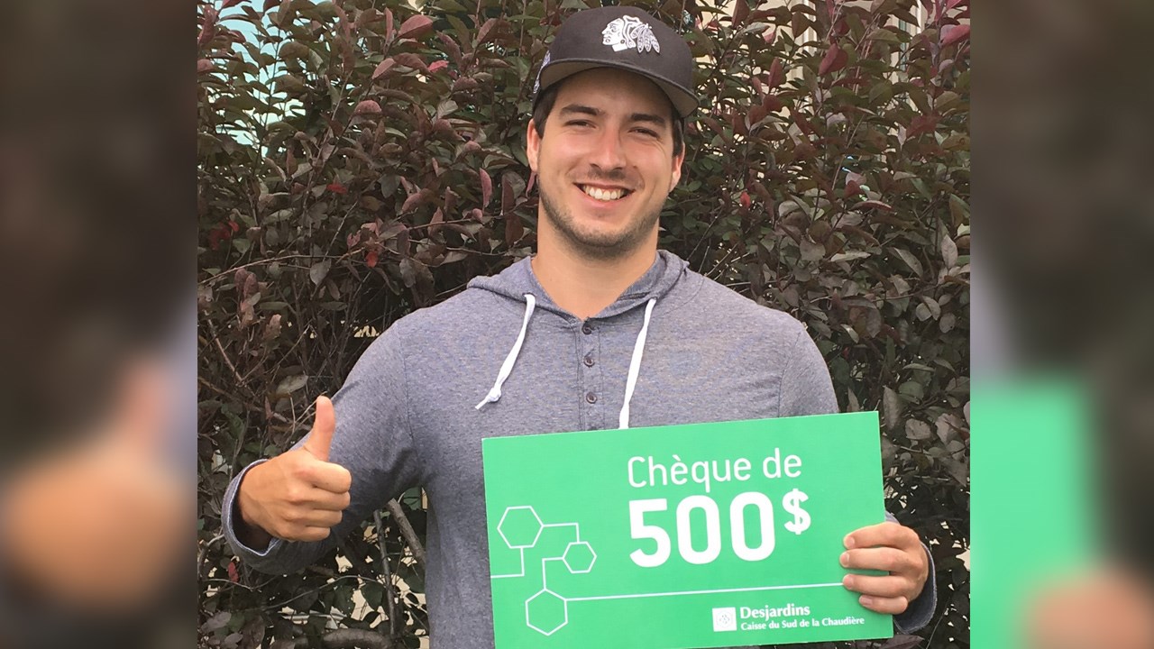 En plus de recevoir une carte cadeau de 25$ lors de sa rencontre avec sa conseillère, Miguel Loubier, de Saint-Georges, a remporté la première bourse de 500$.