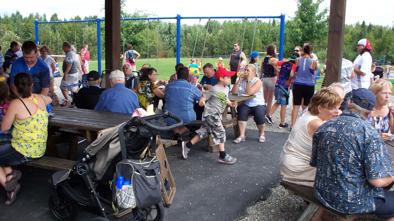 Un succès pour le pique-nique familial du 150e anniversaire de Saint-Éphrem