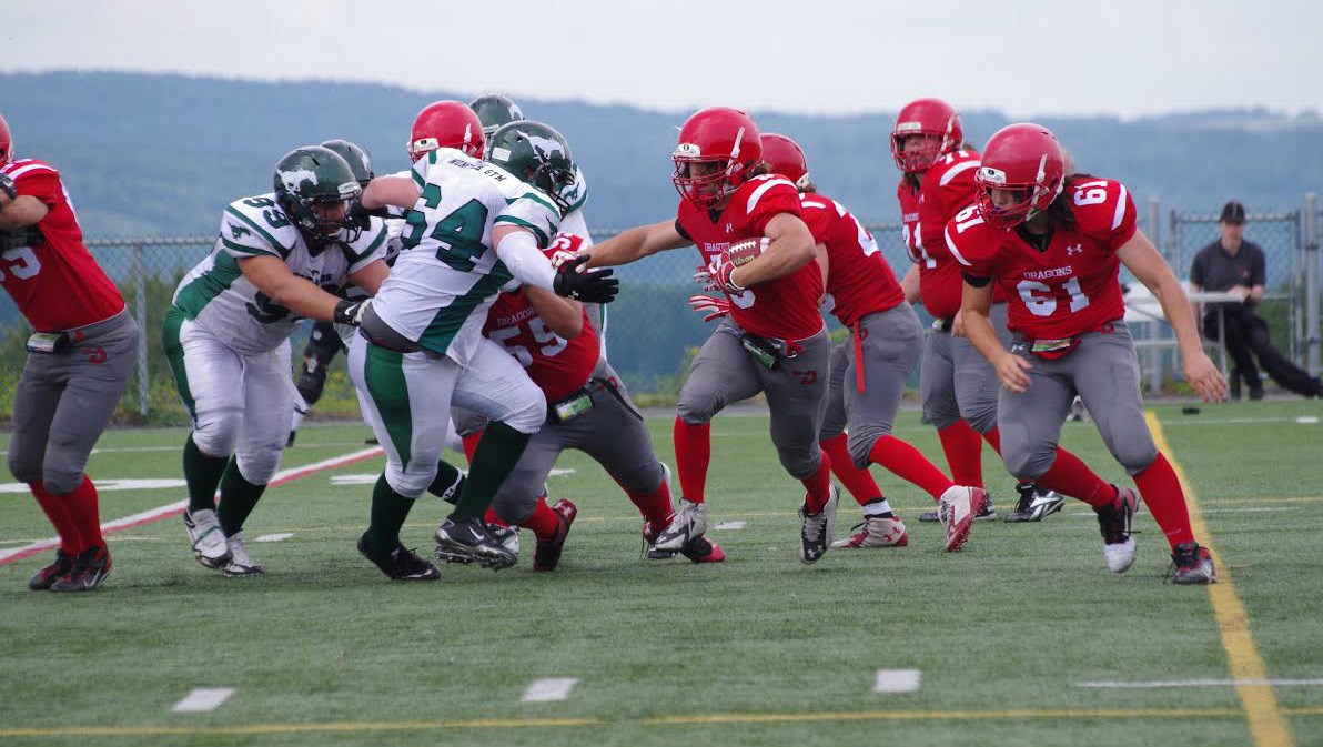 L'équipe juvénile des Dragons de la Polyvalente de Saint-Georges est prête à commencer sa saison