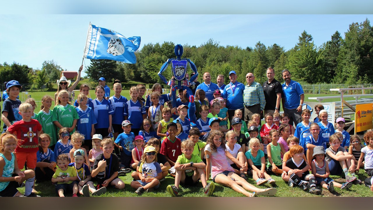 Le Club de soccer de Saint-Lambert a procédé au dévoilement d’une statue commémorative visant à célébrer 25 ans de bénévolat et d’engagement dans sa communauté. 