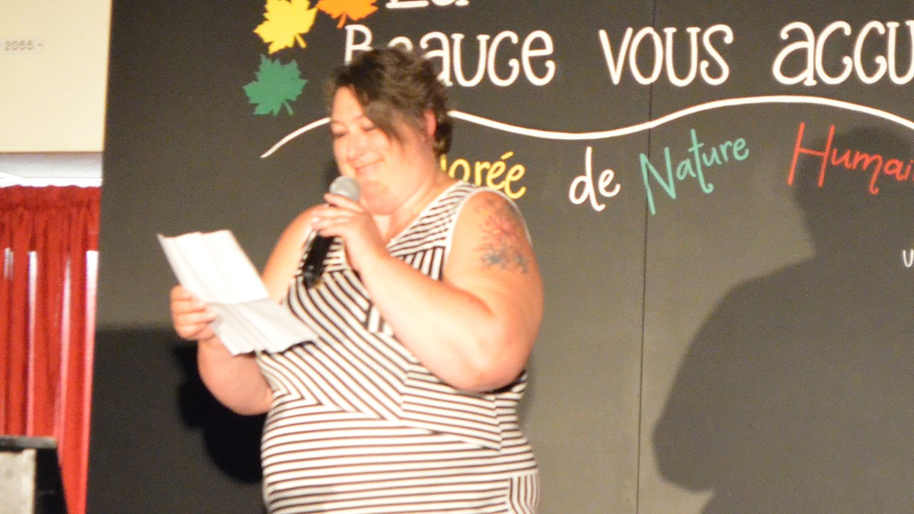 La présidente de l’Association régionale de loisirs pour les personnes handicapées (ARLPH) de Chaudière-Appalaches, Marie-Claude Hardy, a pris la parole au début de la soirée.