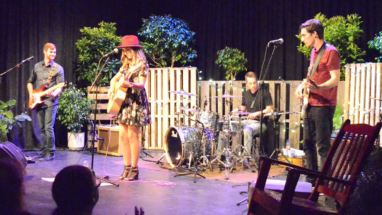 Salle comble pour le lancement de l'EP de Jessica Pruneau