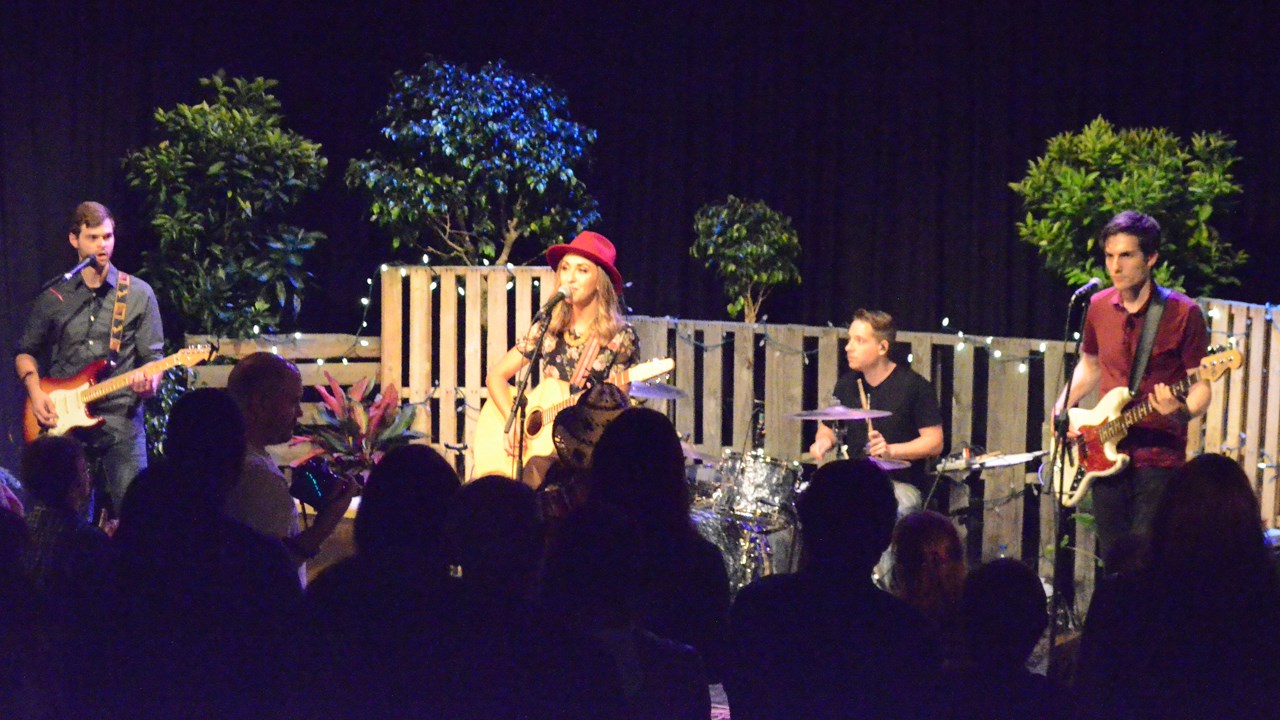 Salle comble pour le lancement de l'EP de Jessica Pruneau