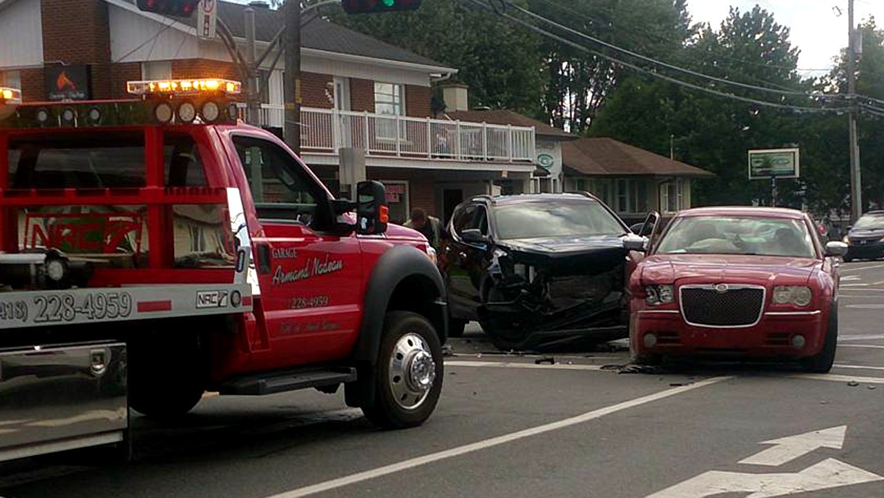 EN BREF | Une femme se blesse lors d'une collision sur le boulevard Dionne