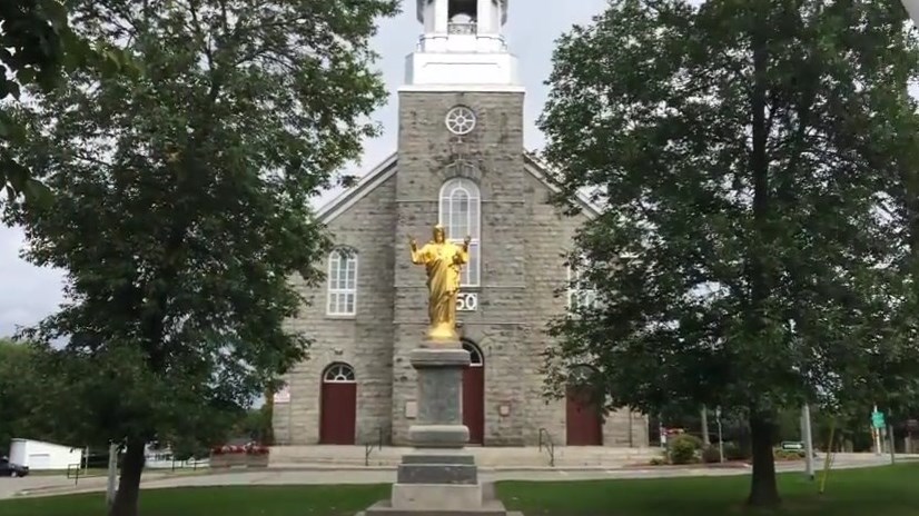 Normand DeLessard présente une visite de l'église de Saint-Éphrem