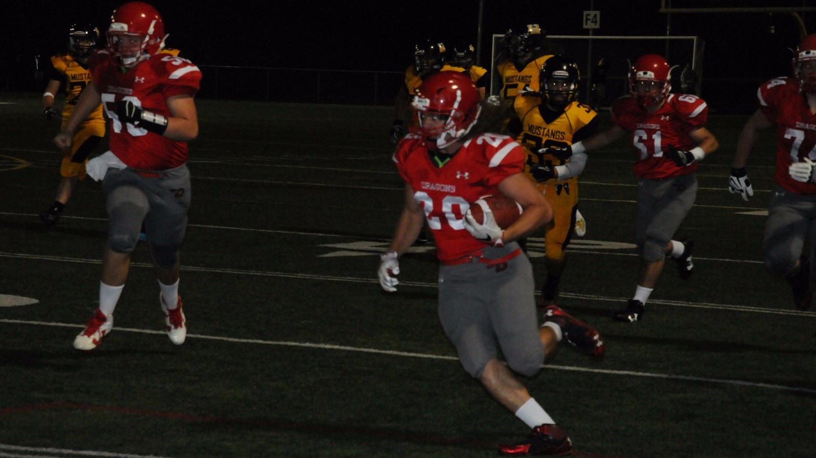 Les Dragons de la Polyvalente de Saint-Georges démolissent les Mustangs 51-0