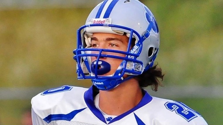 Le footballeur Adam Auclair reçoit une bourse étudiant-athlète de la part de Cominar