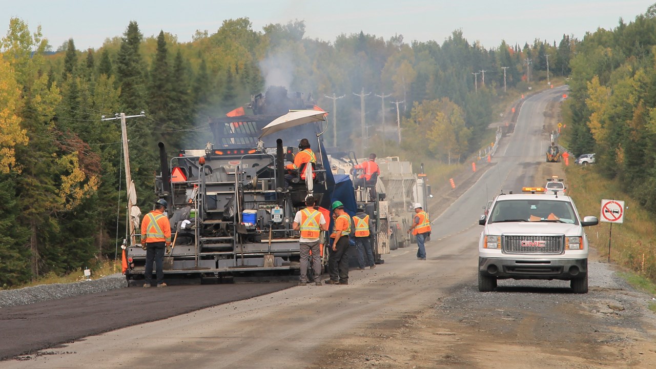 C’est sur une distance de 5,4 kilomètres que l’on procède aux travaux d’asphaltage sur la Route 173.