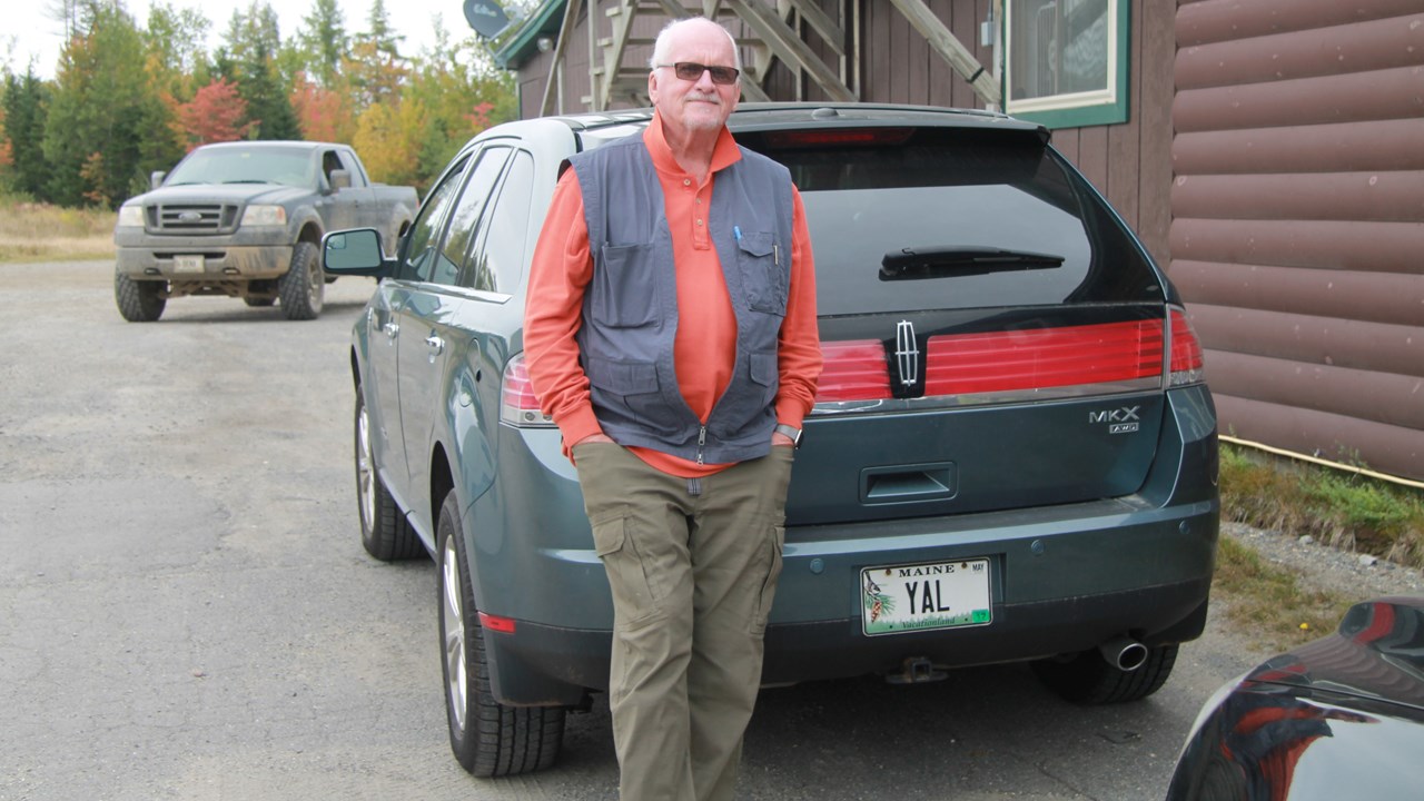 Yvon Labbé, résidant à Greenville, Maine, faisait partie, en 2002, de la délégation américaine en tant que directeur du Centre franco-américain de l'Université du Maine, à Orono.