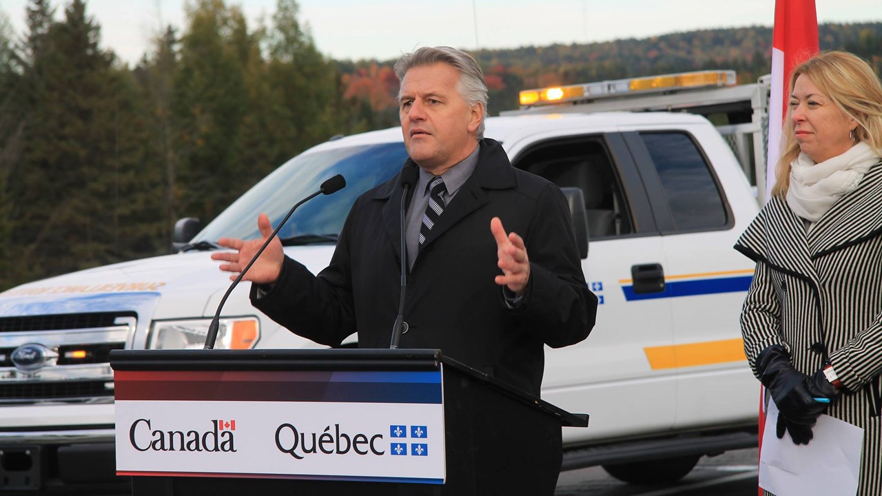 Laurent Lessard, en compagnie de la Ministre et débutée de Bellechasse, Dominique Vien.