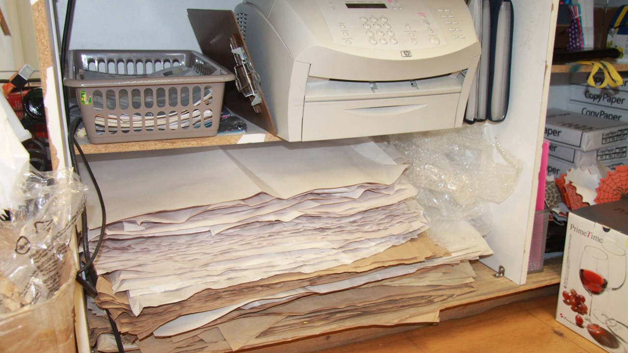 Et on y recycle le papier pour emballer les objets fragiles que l'on vend