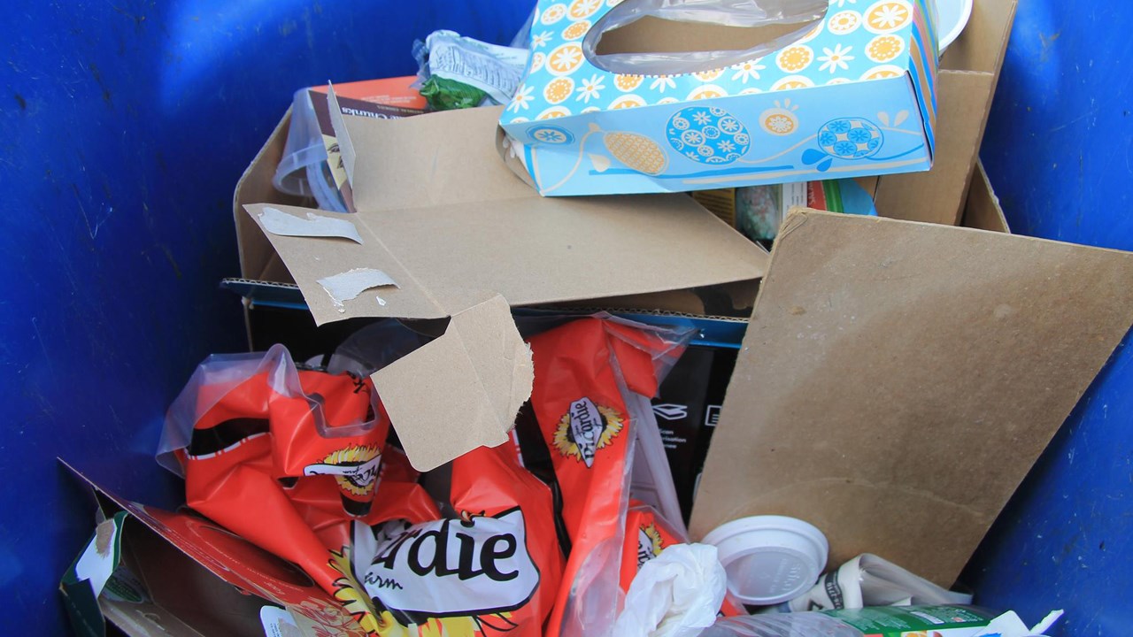 Ne pourrait-on pas compacter à la maison les déchets domestiques recyclables ?
