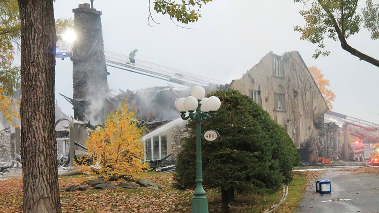 La résidence de Roch Lessard complètement détruite par les flammes le jour de la mort de son premier propriétaire, Charles-Auguste Thibaudeau