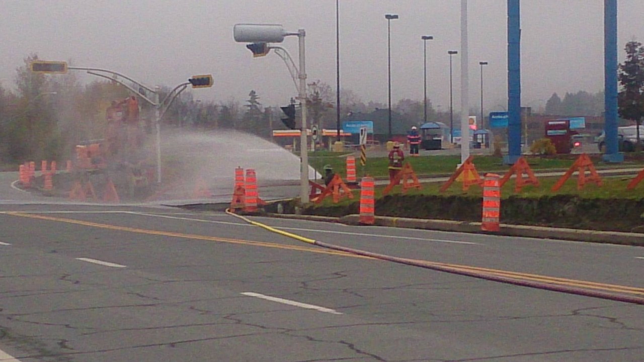 Une importante fuite de gaz force la fermeture d’une section de la route 204 à Saint-Georges