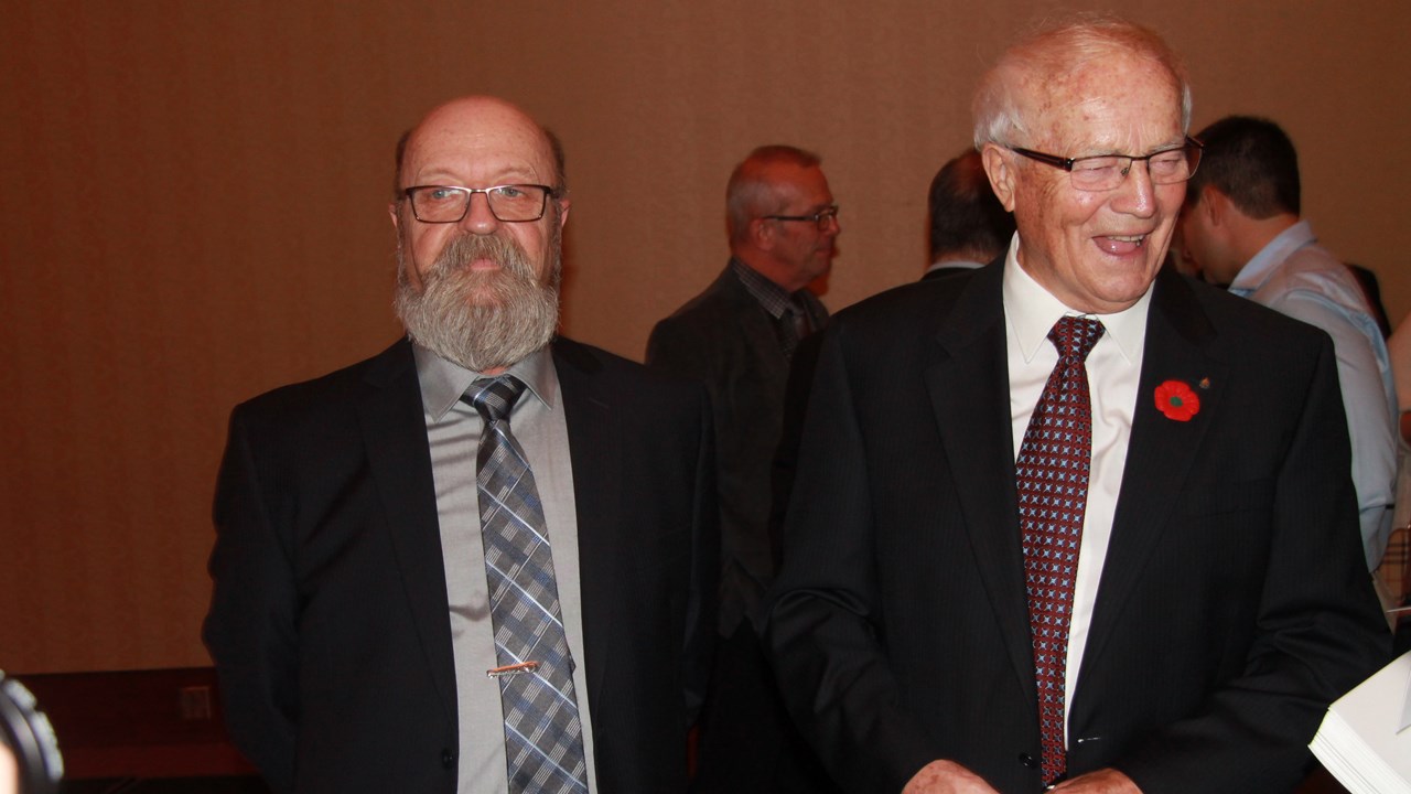 Pierre C. Poulin, l'auteur du livre, en compagnie d'Hervé Pomerleau.