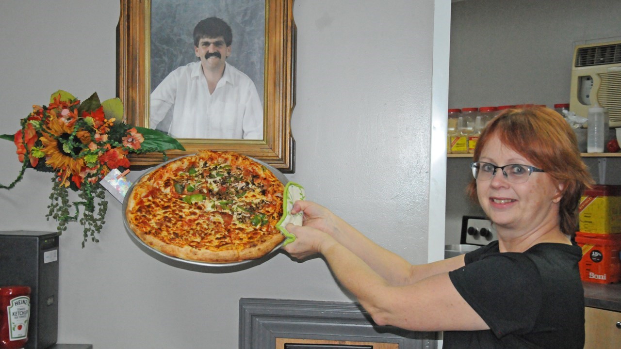 Jean-Pierre Rodrigue est assurément fier de voir comment sa femme Sylvie Grondin a relevé le défi de Pizzéria Jippy