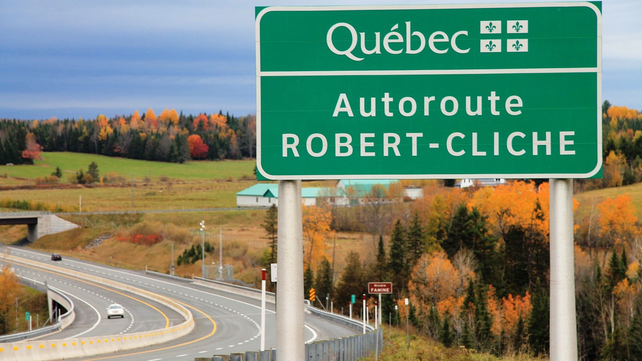 Robert Cliche, homme politique, avocat et juge originaire de Saint-Joseph a donné son nom à l'axe nord de l'Autoroute 73.