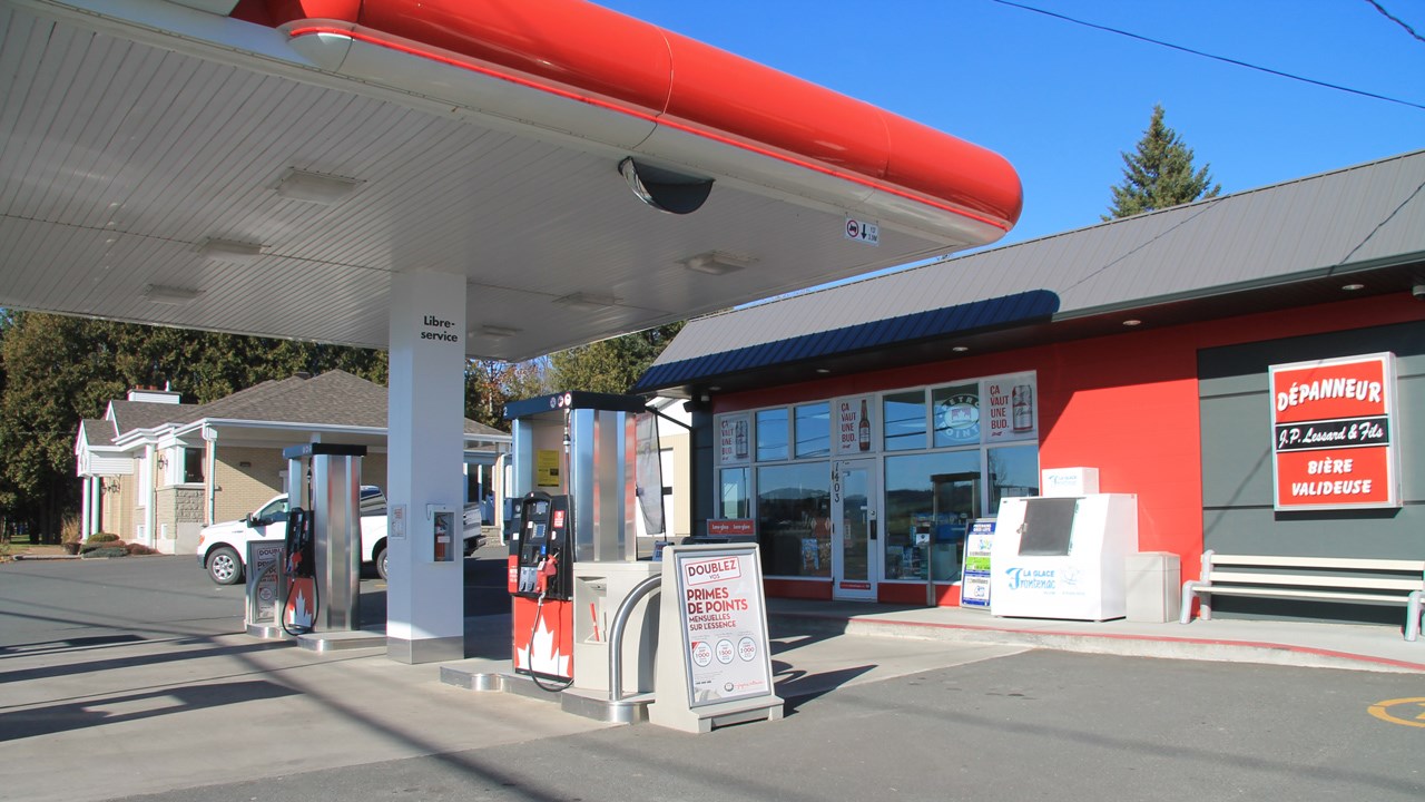 Le Dépanneur J.P. Lessard & Fils s'est refait une beauté en 2015.