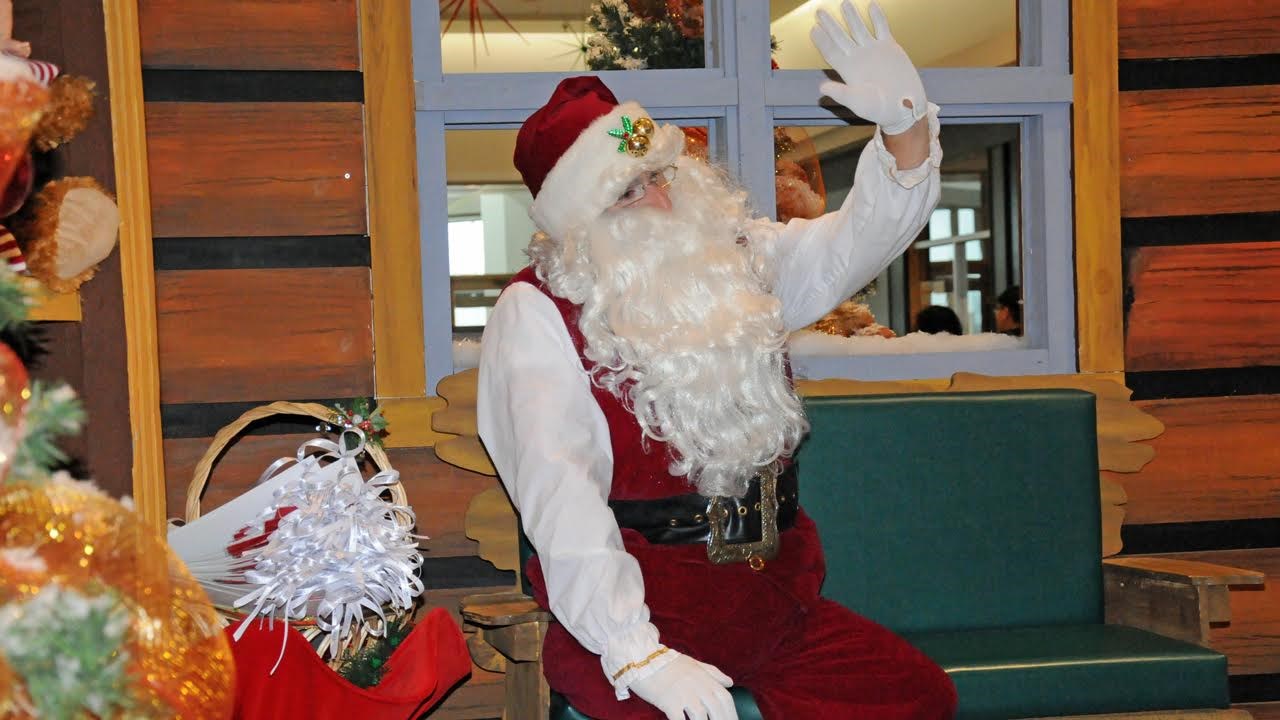 Le Père Noël et ses amis du pôle Nord font leur arrivée au Carrefour Saint-Georges
