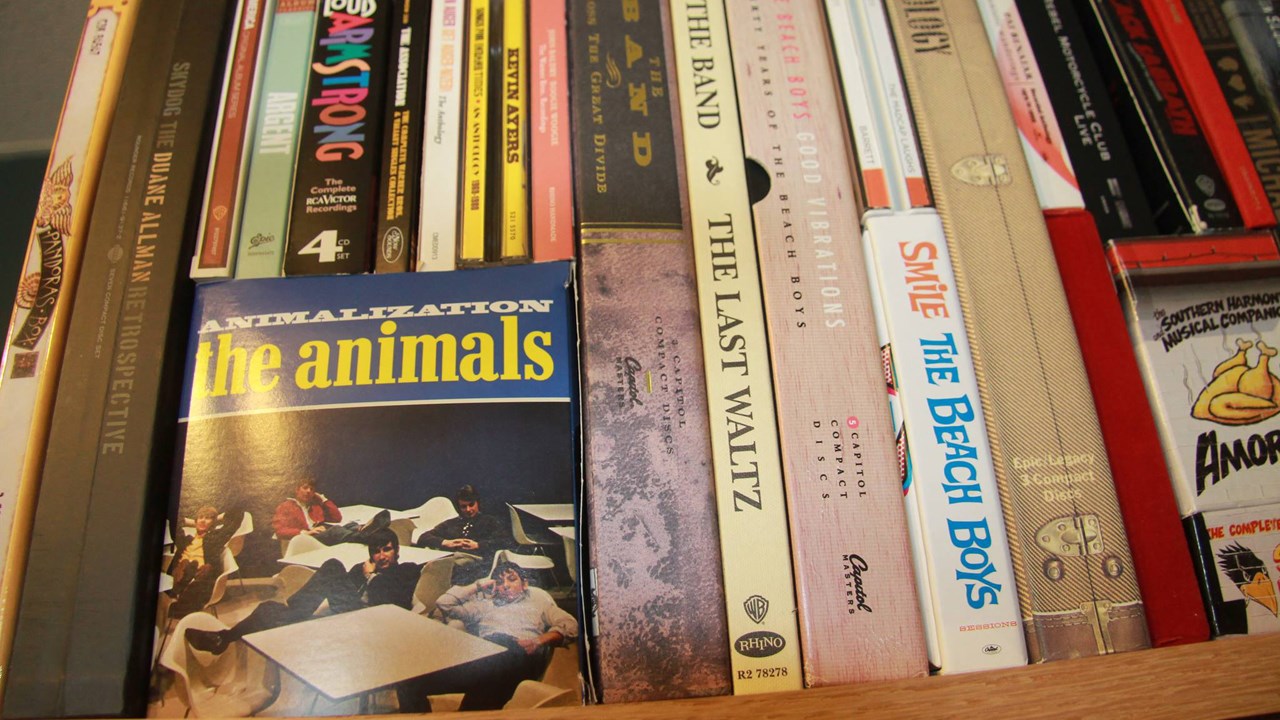 5000 albums, 150 coffrets, des livres et des magazines, un seul thème, la musique.
