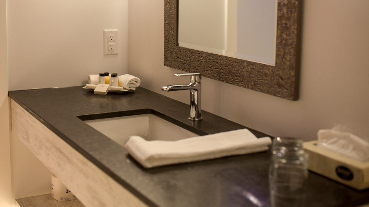 L'hôtel bénéficie de 10 chambres dont 2 grandes suites. Toutes portent le nom d'un des états américains traversés par la route légendaire des États-Unis. Les deux suites ont été baptisées en l'honneur de Québec et du village de Saint-Victor.