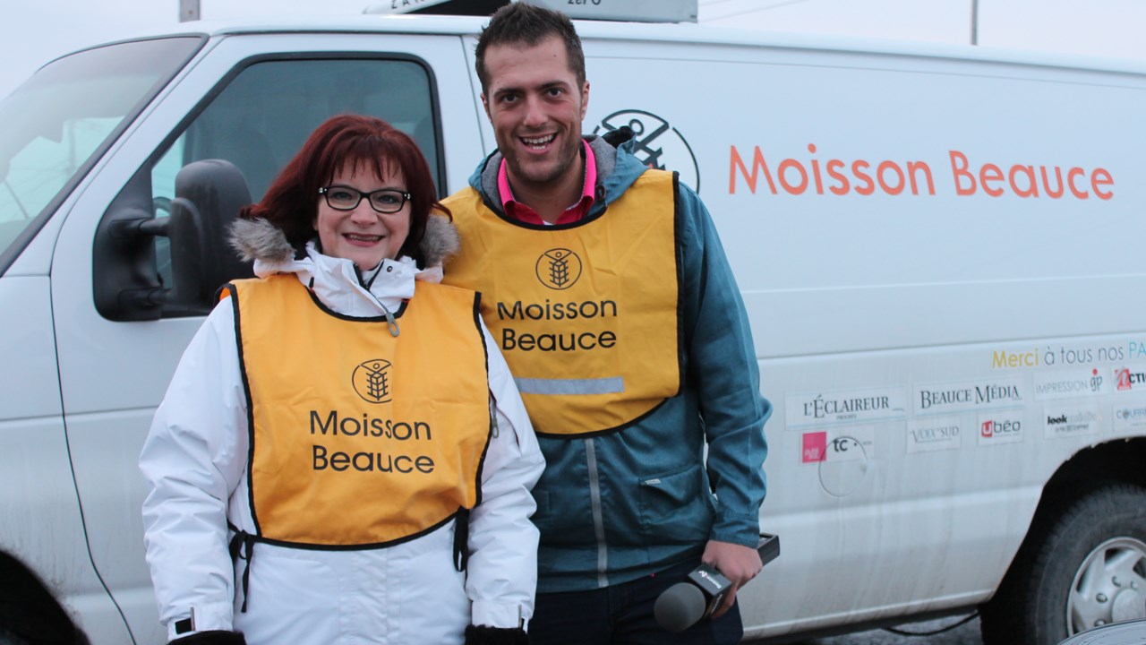 La directrice générale de Moisson Beauce, Nicole Jacques et le porte-parole de la Grande Guignolée des médias, Pat Giguère, remercient tous ceux et celles qui ont donné lors de la collecte.