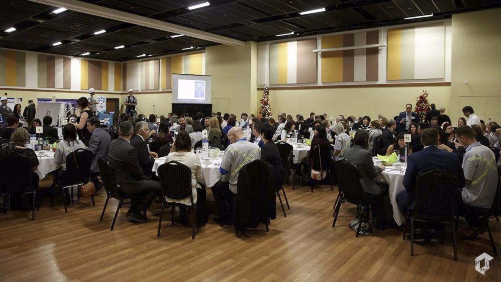 Mercredi dernier a eu lieu, au Centre Caztel de Sainte-Marie, la Grand réseautage 5 à 9 organisé par la Chambre de commerce et d'industrie Nouvelle-Beauce. Pour cette 5e édition, 160 commerçants étaient présents à l'événement.