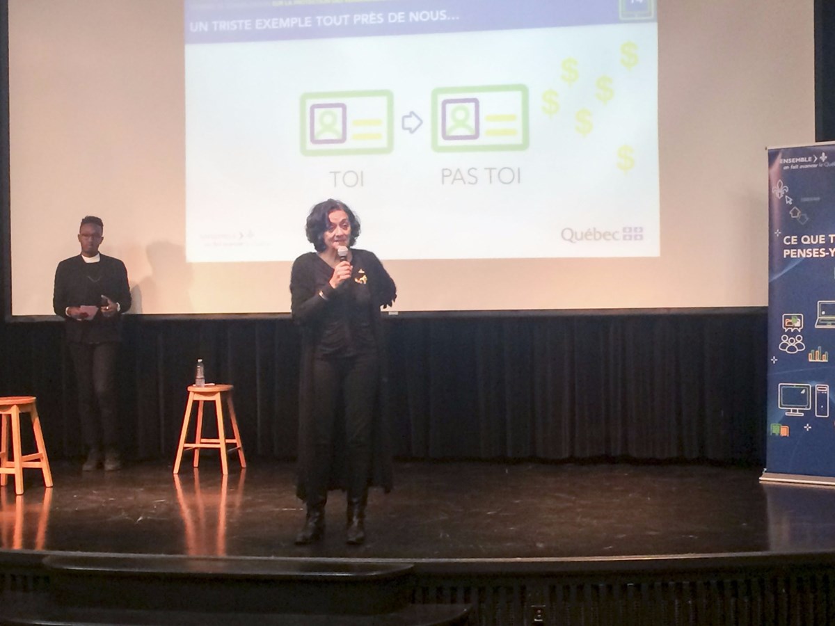 La ministre Rita de Santis a débuté sa tournée provinciale de sensibilisation à la protection de la vie privée sur Internet en se rendant aux polyvalentes de Saint-Prosper et de Saint-Martin.
