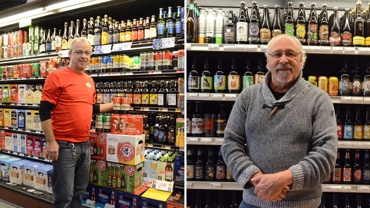 Le propriétaire d'Accommodation 7/23, Jeannot Boutin, et le gérant de l'épicerie du Rock café, Jean-François Lambert, parlent des bières qui se vendent le mieux durant le temps des fêtes.
