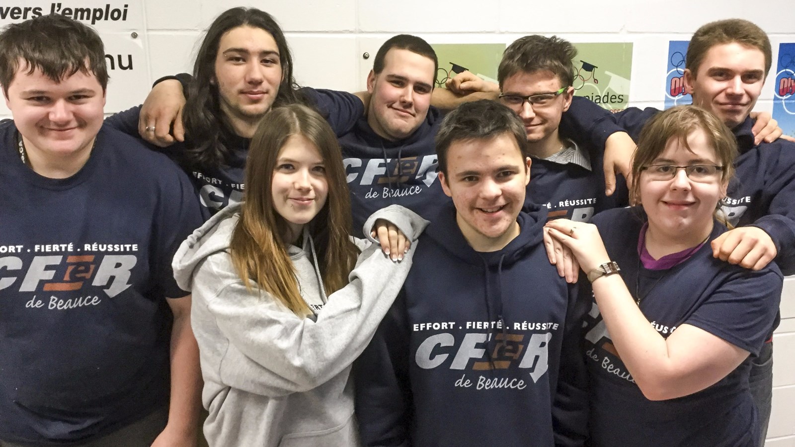 Les étudiants du Centre de formation en entreprise et récupération ont reçu, le 10 janvier dernier, leur nouveau chandail pour l'année scolaire en cours. Les mots « effort, fierté, réussite » ont été choisis pour y figurer comme devise et marche à suivre.