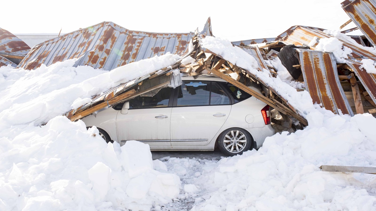Effondrement d'un entrepôt à bois à Saint-Joseph sous le poids de la neige