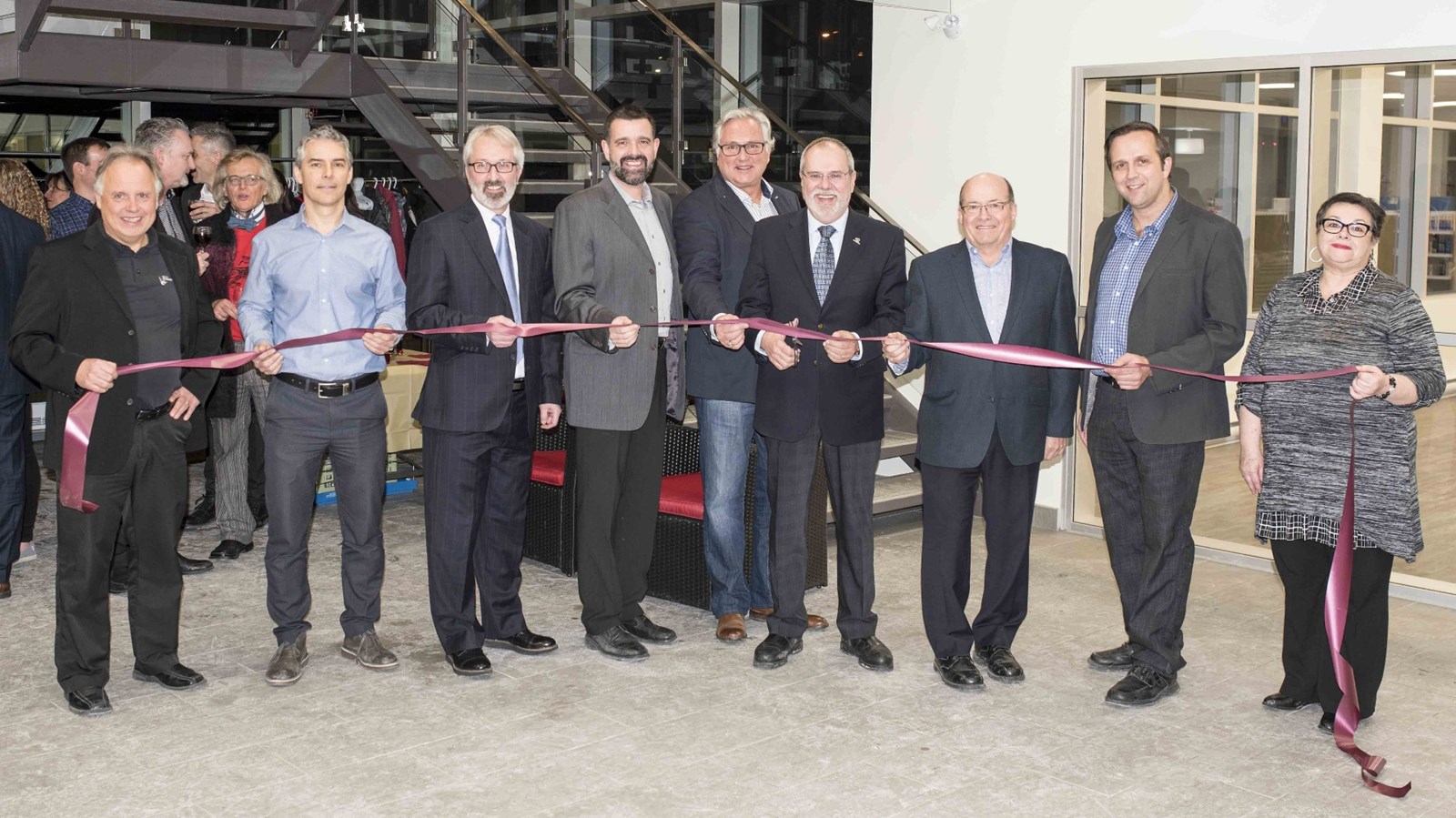 Les nouveaux bâtiments de la Clinique Familiale de Saint-Georges ont été inaugurés jeudi dernier en fin d'après-midi en présence des différents acteurs du projet. De gauche à droite, Bernard Morin, Martin Drouin, Gérald Lambert, Jean-François Hamel, Éric Levasseur, Claude Morin, Marc Dion, Sylvain Vachon et Diane Faucher. 