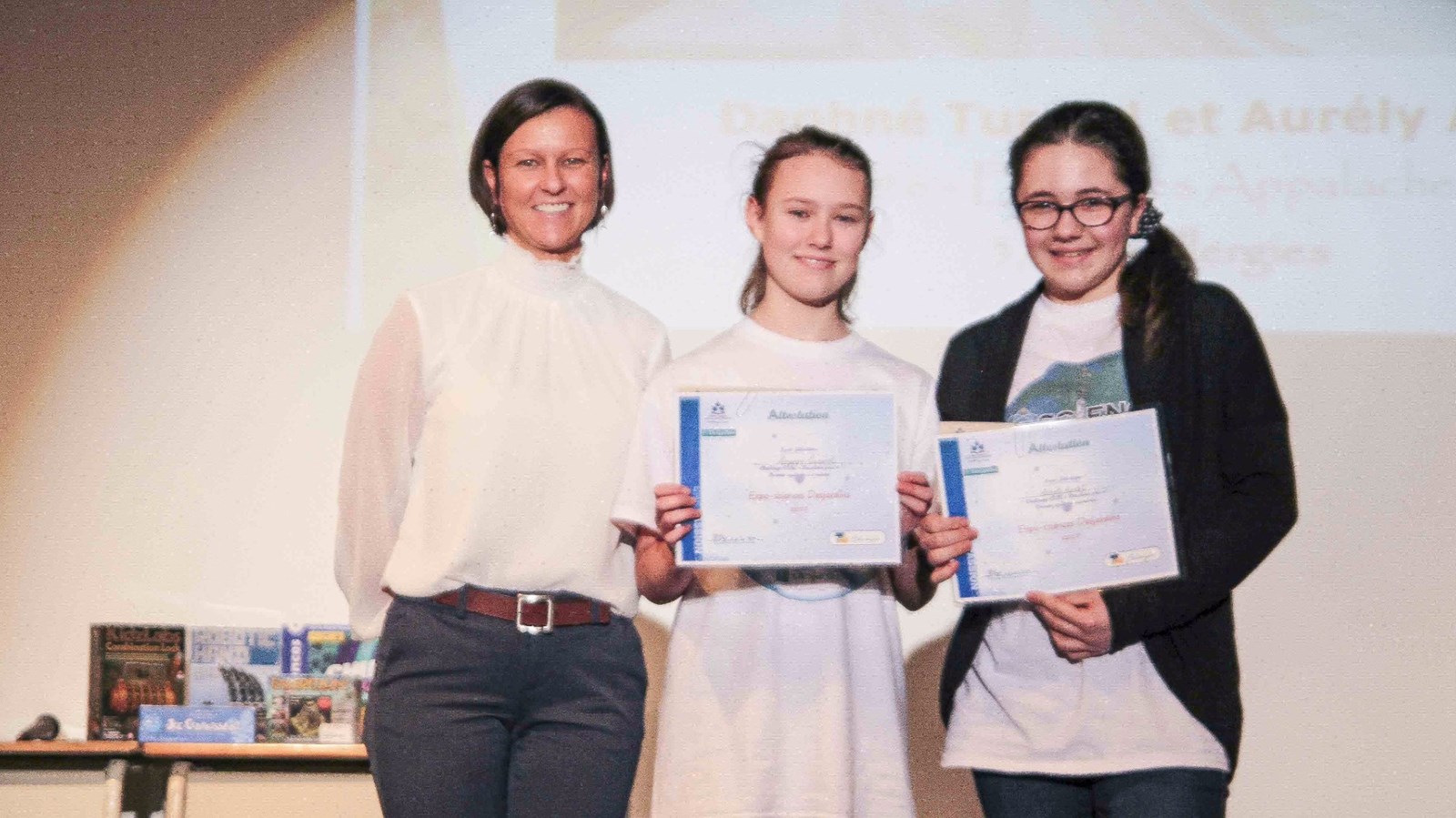 Karina Roy, Aurély Audet et Daphné Turmel, gagnantes du 2e prix Challenge CSBE 1er cycle.