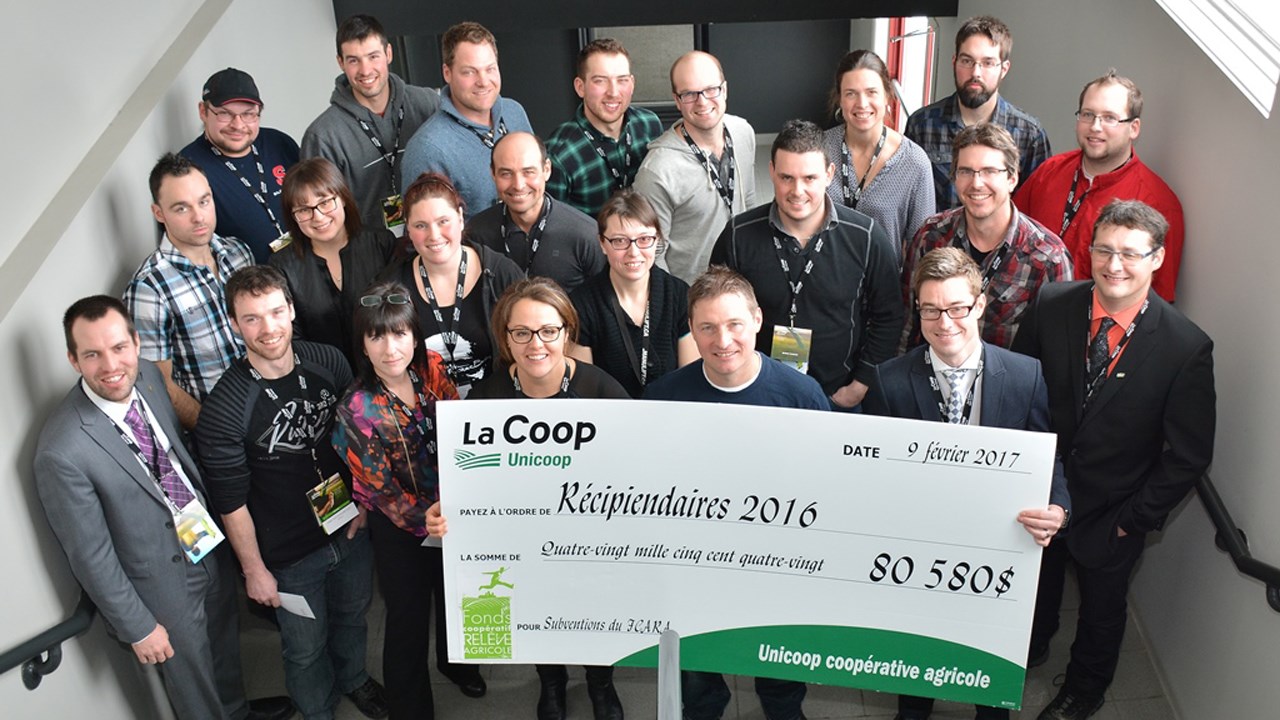 De jeunes agriculteurs reçoivent 80 580 $ en subventions d'Unicoop
