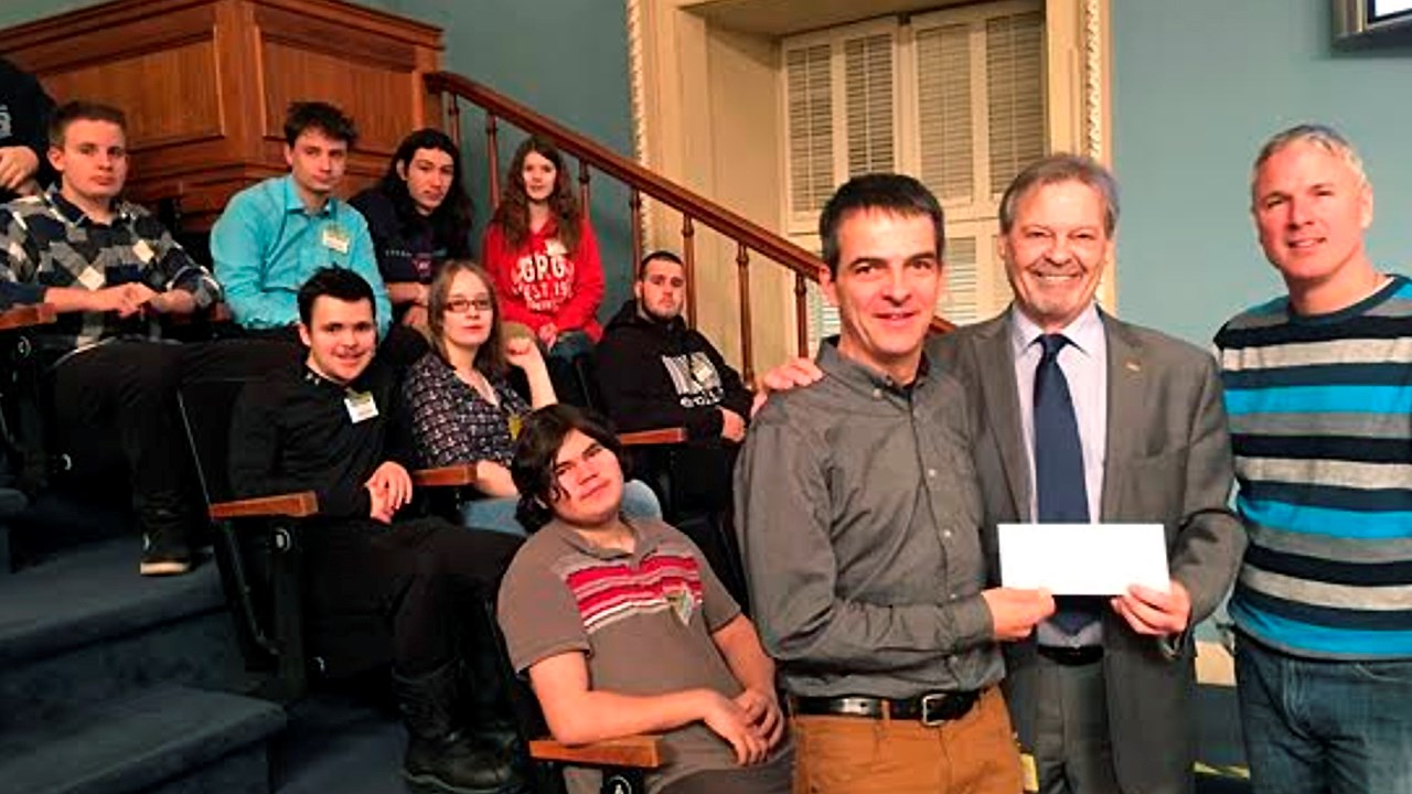 Le député de Beauce-Nord, André Spénard, a accueilli de manière élogieuse les élèves et membres du personnel enseignant du CFER de Beauce à l'Assemblée nationale. 