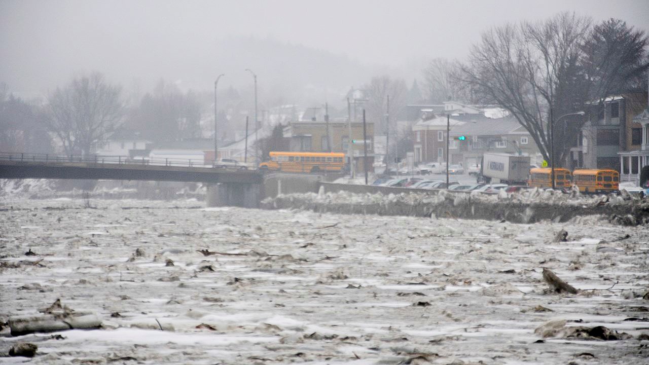 Une photo d'archive des précédentes débâcles de Beauceville. 