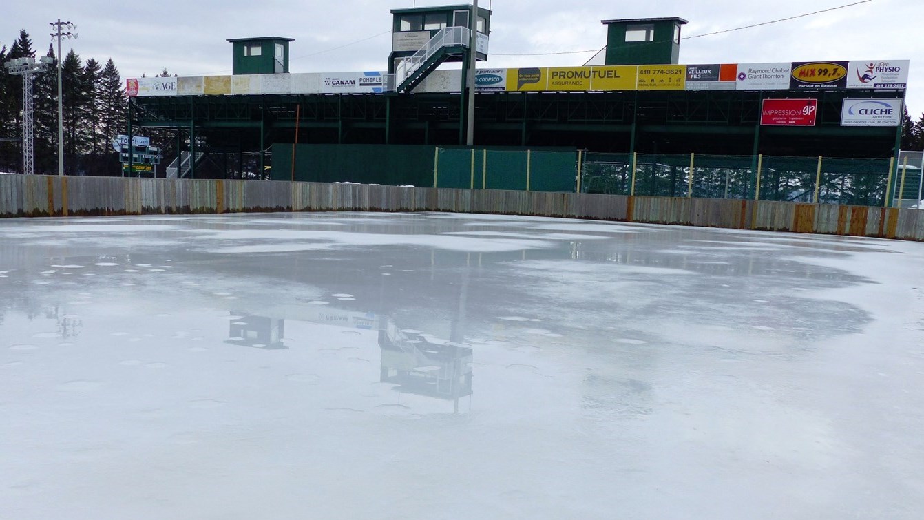 La température douce des dernières heures et la pluie prévue ce soir, demain et samedi forcent la fermeture des patinoires et anneaux de glace à Saint-Georges.