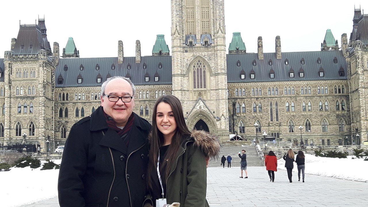 Quinze élèves de la CSBE s'initient à la politique lors du Forum pour jeunes canadiens