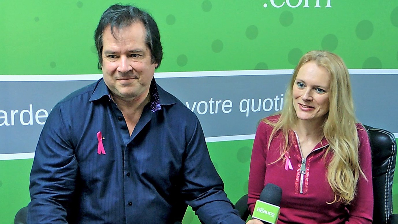 L'organisateur de la soirée-bénéfice, Mario Jacques, accompagné de sa conjointe Nathalie Daigle.