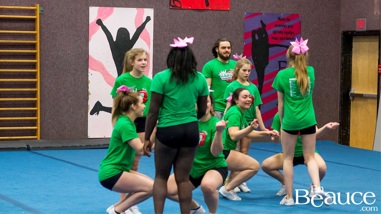 Les Jabs tenteront de se qualifier pour les championnats du monde de cheerleading