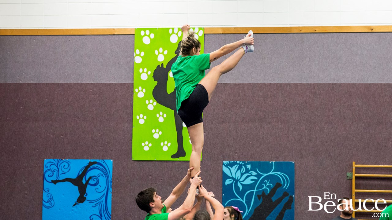 Les Jabs tenteront de se qualifier pour les championnats du monde de cheerleading