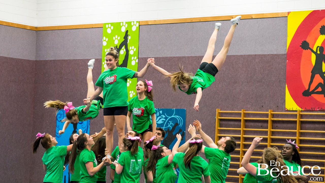 Les Jabs tenteront de se qualifier pour les championnats du monde de cheerleading