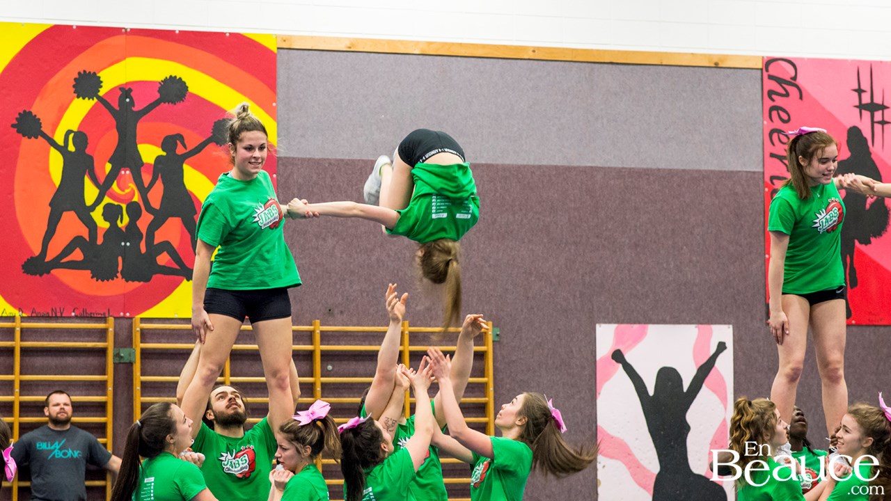 Les Jabs tenteront de se qualifier pour les championnats du monde de cheerleading