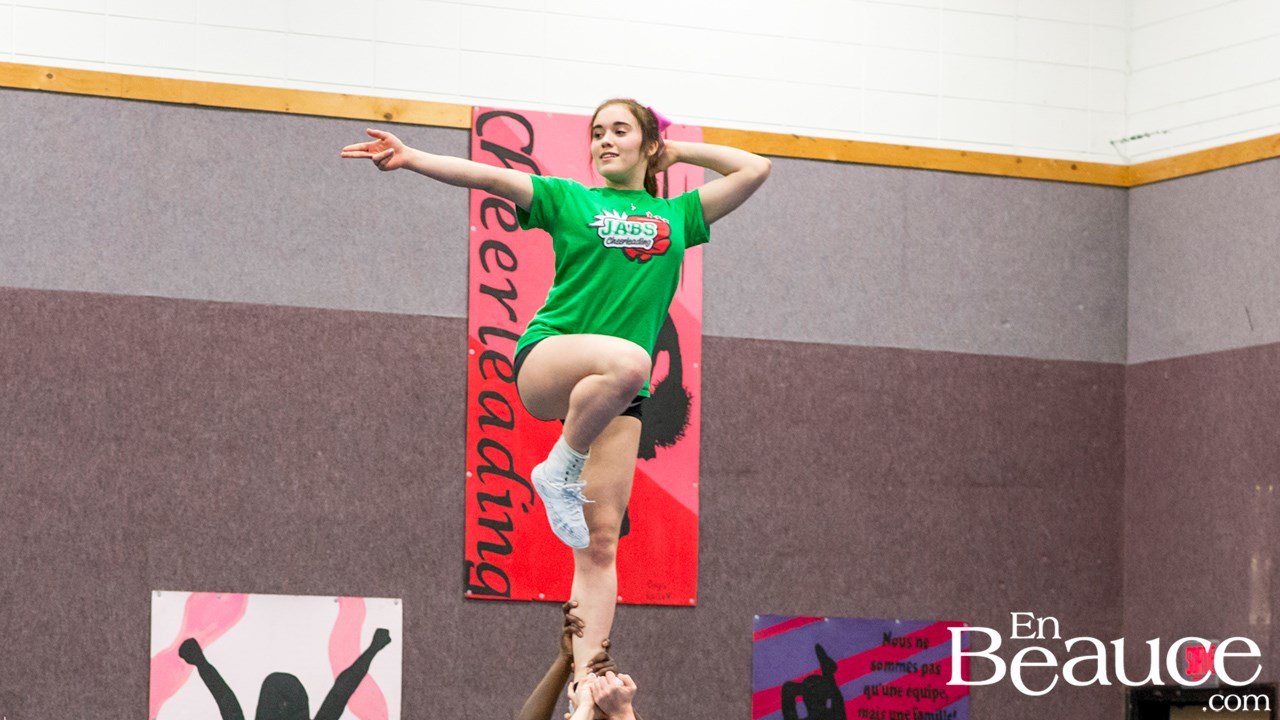 Les Jabs tenteront de se qualifier pour les championnats du monde de cheerleading