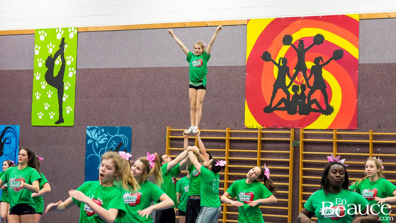 Les Jabs tenteront de se qualifier pour les championnats du monde de cheerleading