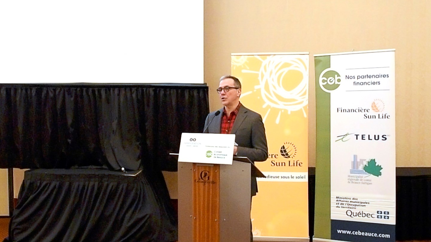 Robert Dumas, président de la Financière Sun Life Québec, est venu parler du bien-être des salariés à Saint-Georges dans le cadre d'un déjeuner-conférence du CEB. 