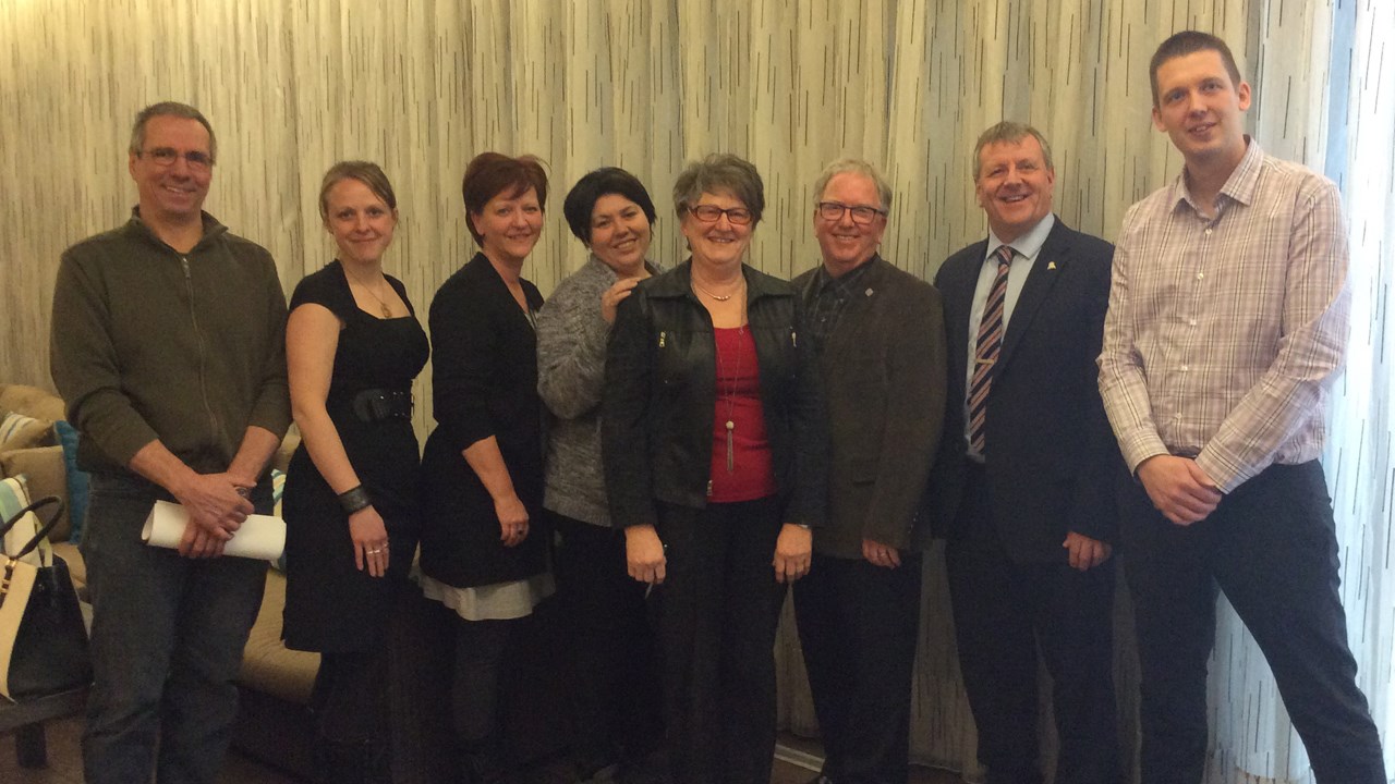 De gauche à droite : Francis Rancourt, Marie Jacques, Johanne Lessard, Nathalie Poulin,
Ghislaine Doyon, Yvan Poulin, Gaétan Vachon et Éric Poulin. Absent sur la photo : Claude Morin