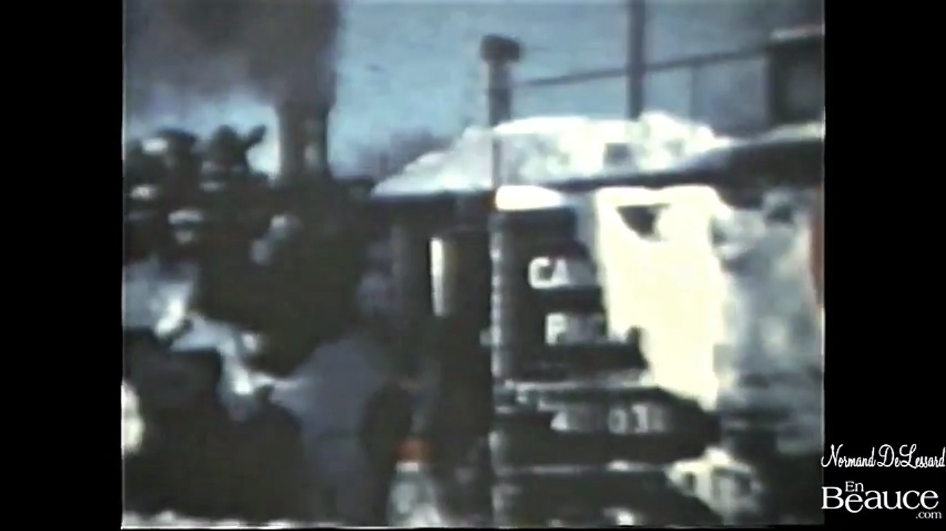 Normand DeLessard présente des images très rares de l'arrivée du train à la gare de La Guadeloupe au début des années 1950.