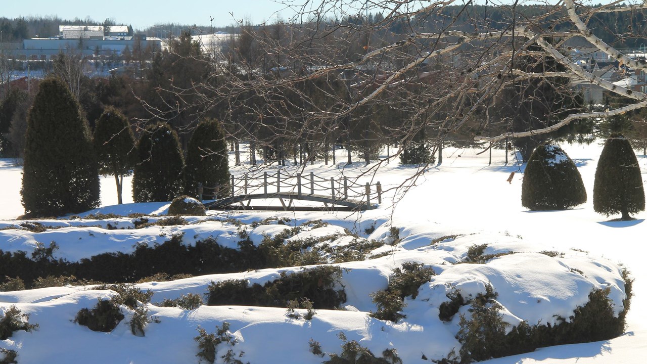 Même sous la neige, le site est beau, l'été, il devient enchanteur.