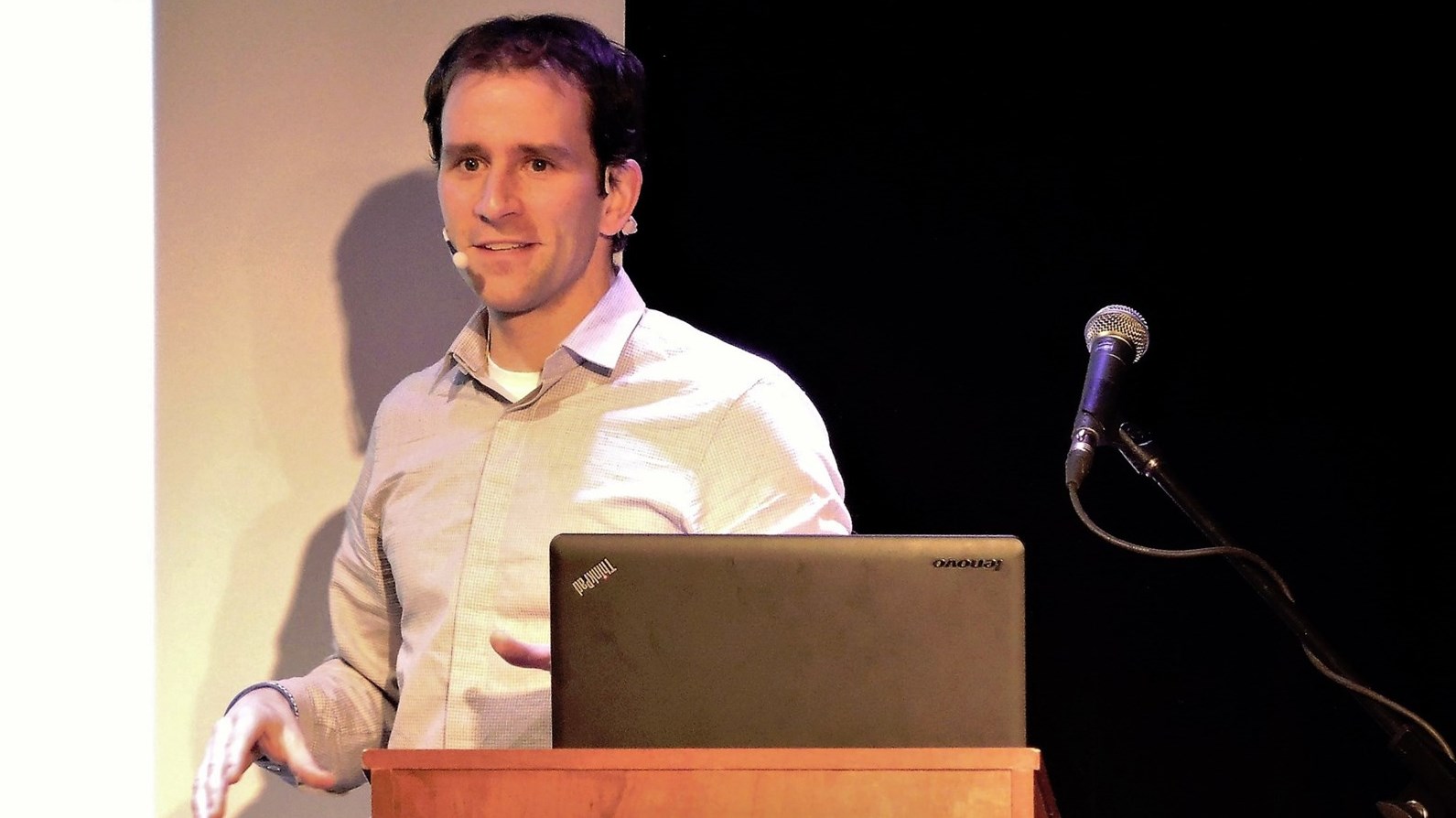 James Veilleux, originaire de Notre-Dame-des-Pins, est parmi les 32 finalistes à l'Agence spatiale canadienne pour obtenir un poste d'astronaute.